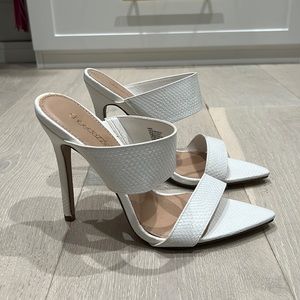 never worn! shoe dazzle heeled sandals white